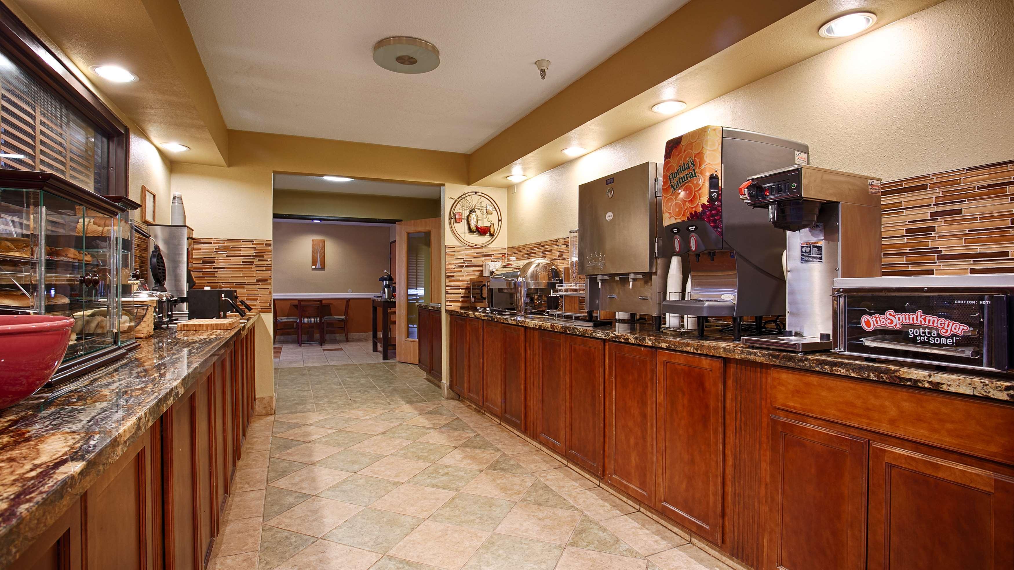 Best Western Alexandria Inn Екстериор снимка