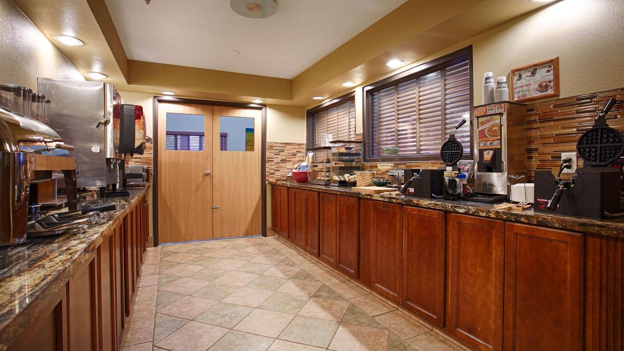 Best Western Alexandria Inn Екстериор снимка