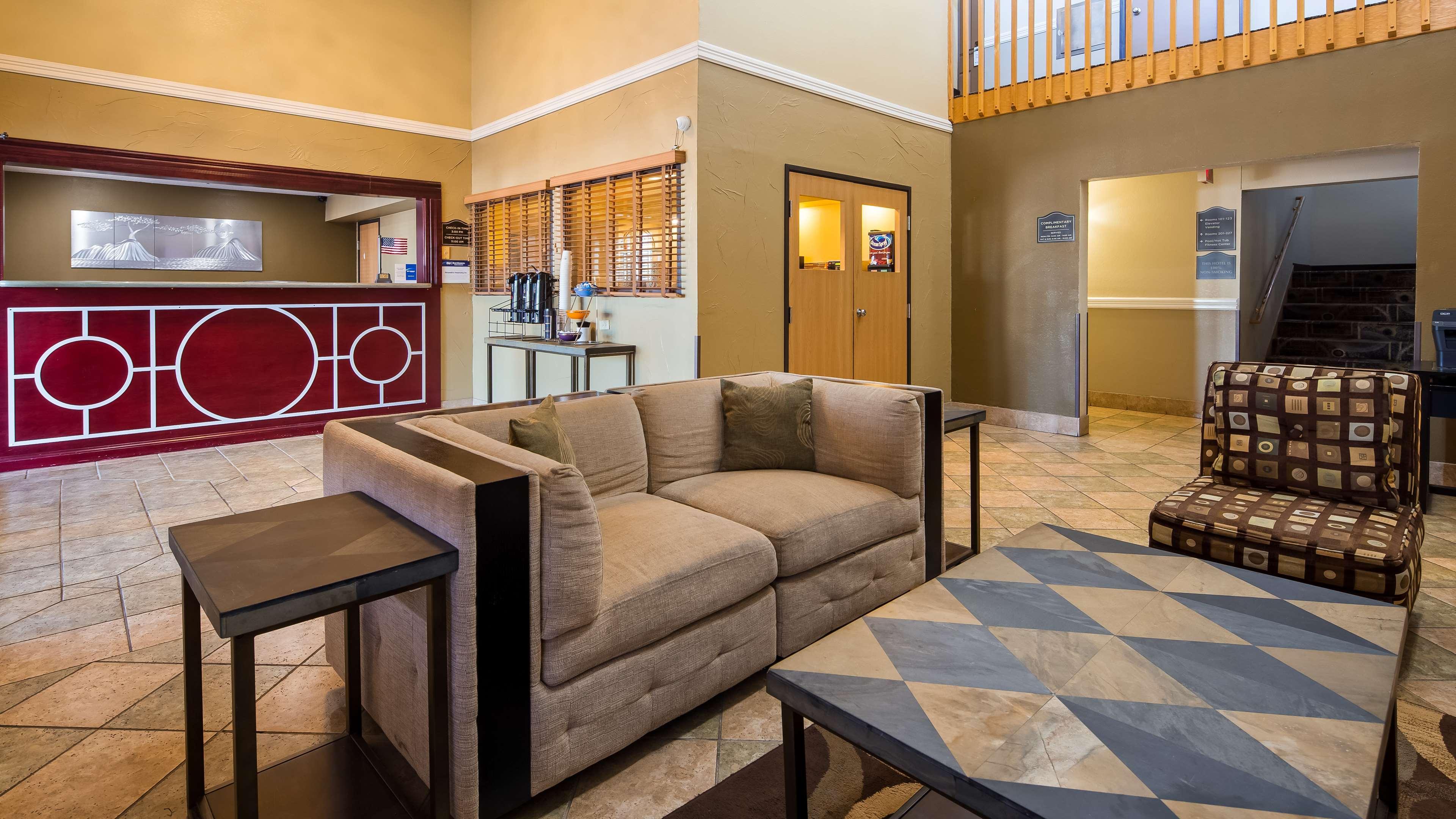 Best Western Alexandria Inn Екстериор снимка